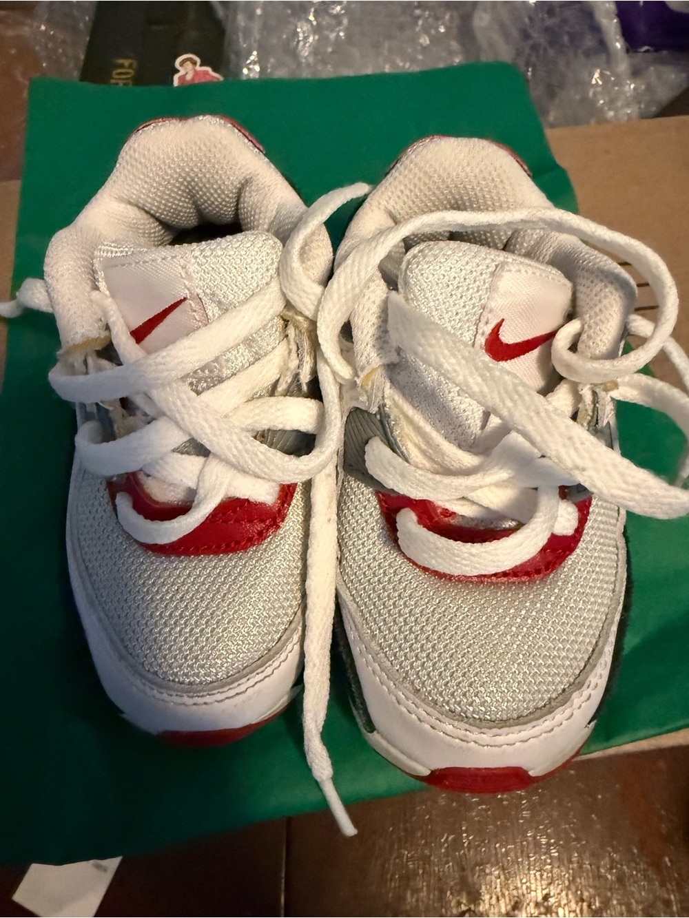 Nike Kids White and Red Low-Top Sneakers